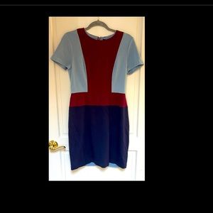 Short-sleeve color block dress.